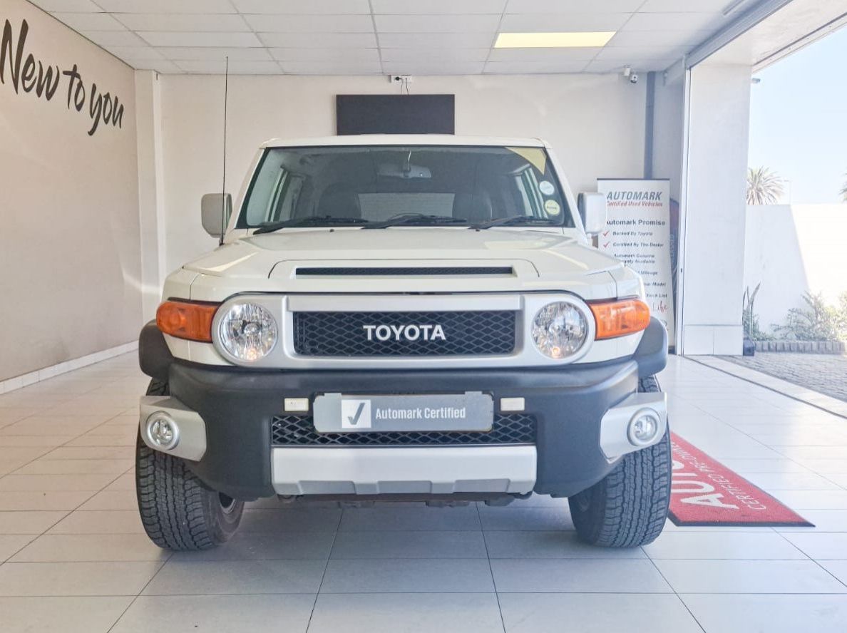 2019 Toyota FJ Cruiser 4.0 V6 4x4 AT pictures