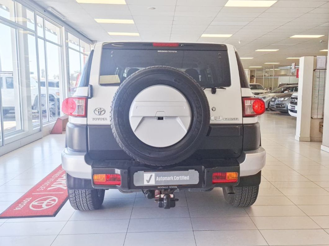2019 Toyota FJ Cruiser 4.0 V6 4x4 AT pictures