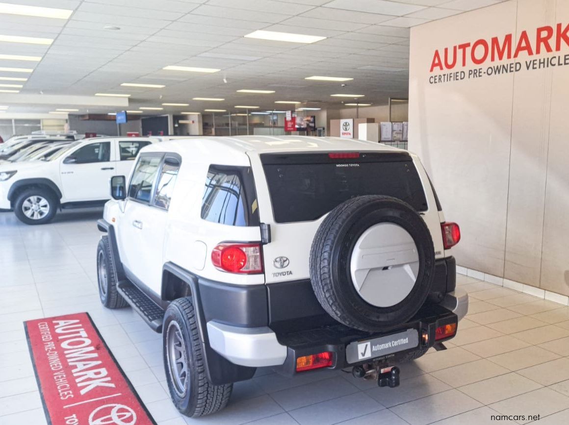 2019 Toyota FJ Cruiser 4.0 V6 4x4 AT pictures