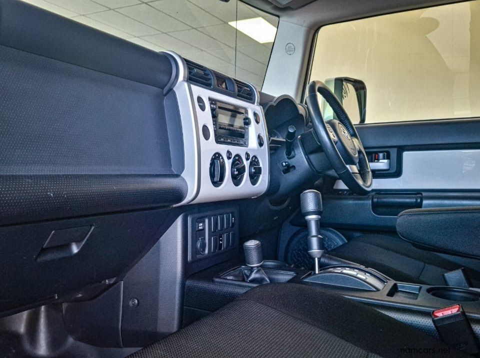 2019 Toyota FJ Cruiser 4.0 V6 4x4 AT pictures