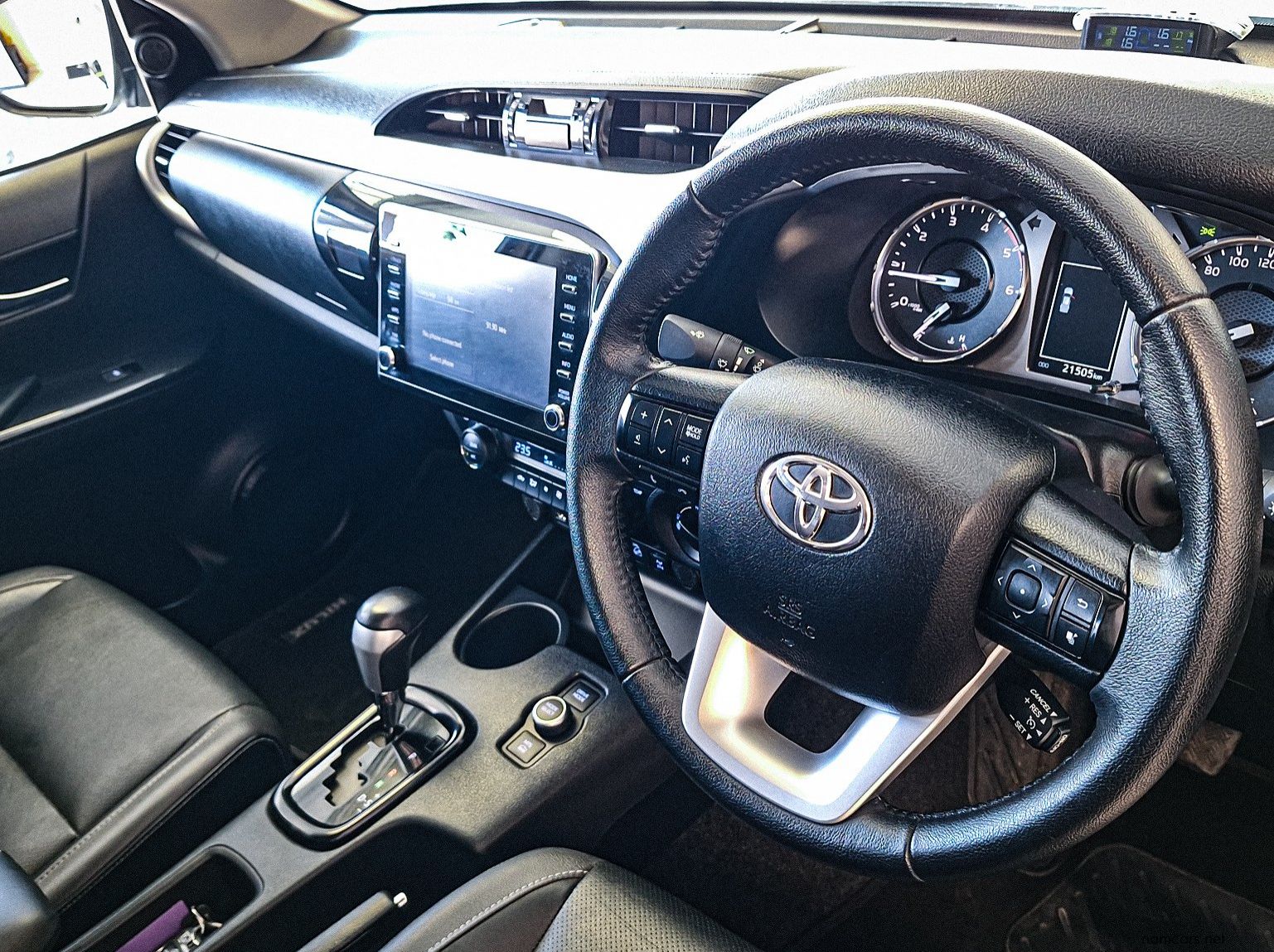 2025 Toyota Hilux Raider 2.8 48V MH AT pictures
