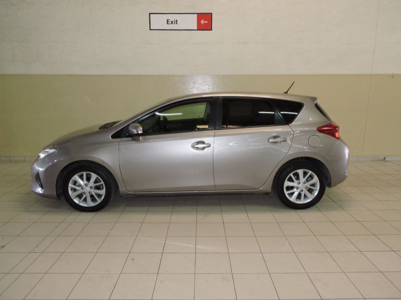 2013 Toyota AURIS 1.6 XS pictures