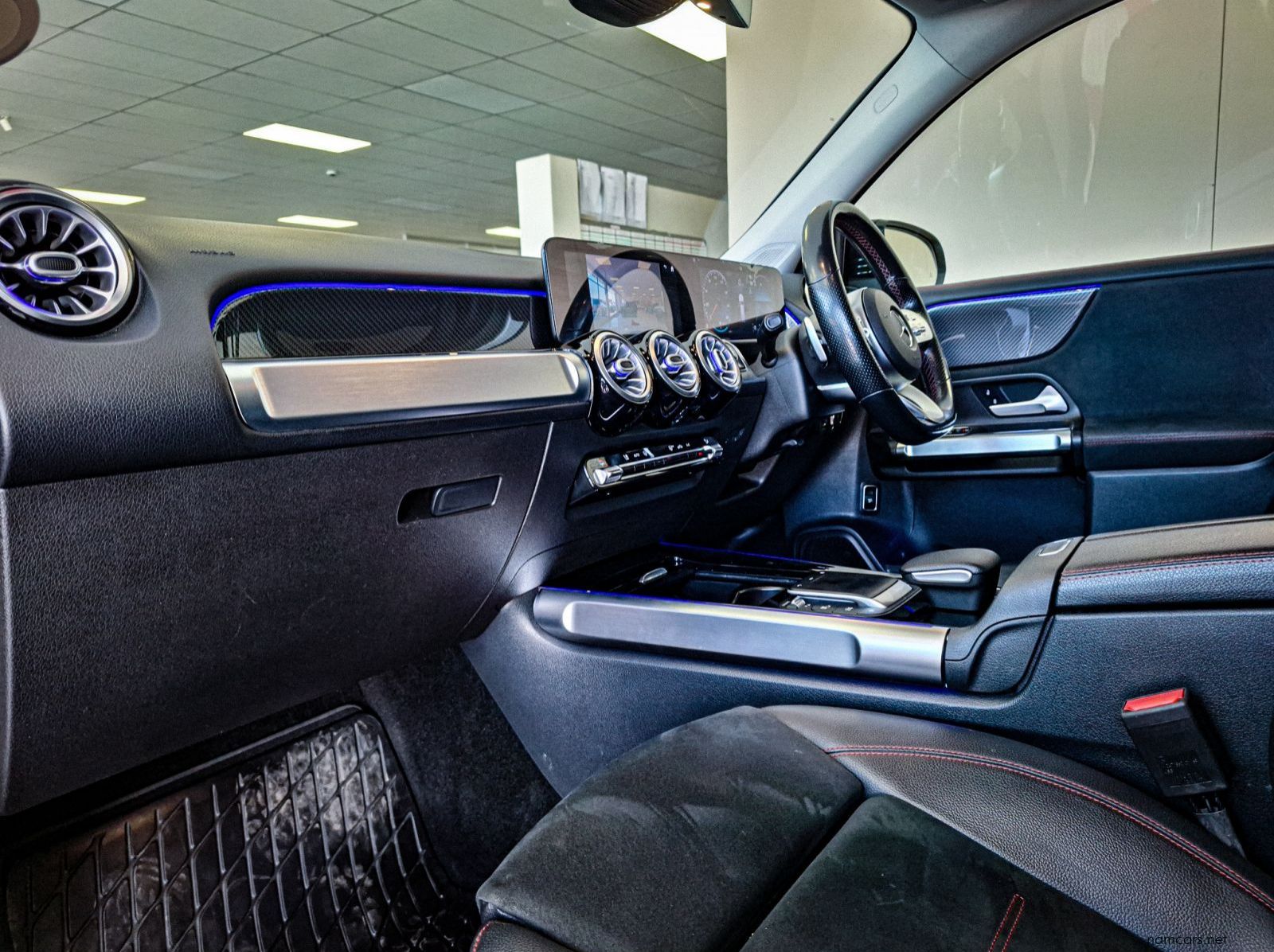 2021 Mercedes-Benz GLB Class 220D 4MATIC pictures