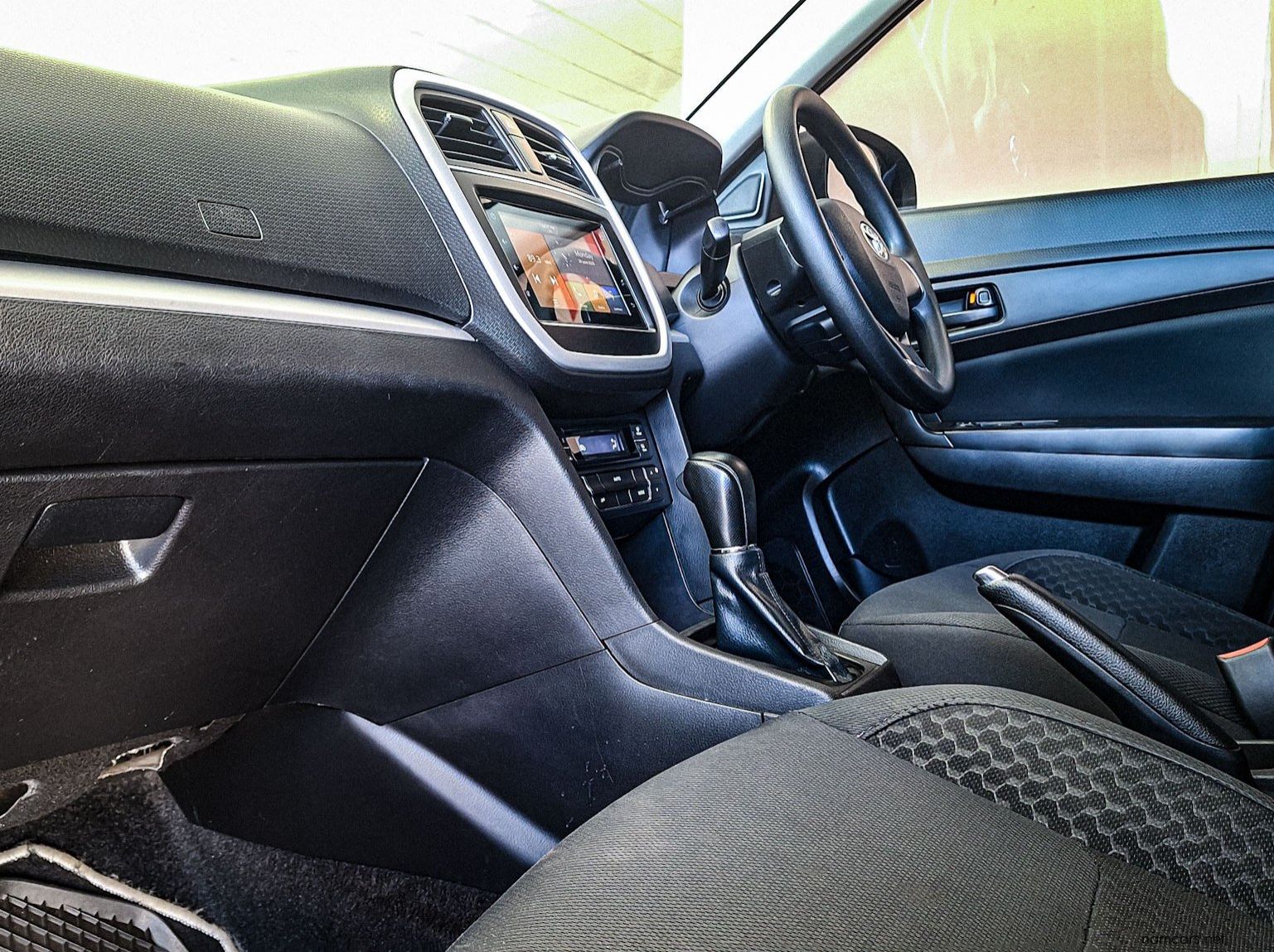 2022 Toyota Urban Cruiser 1.5 XS AT pictures