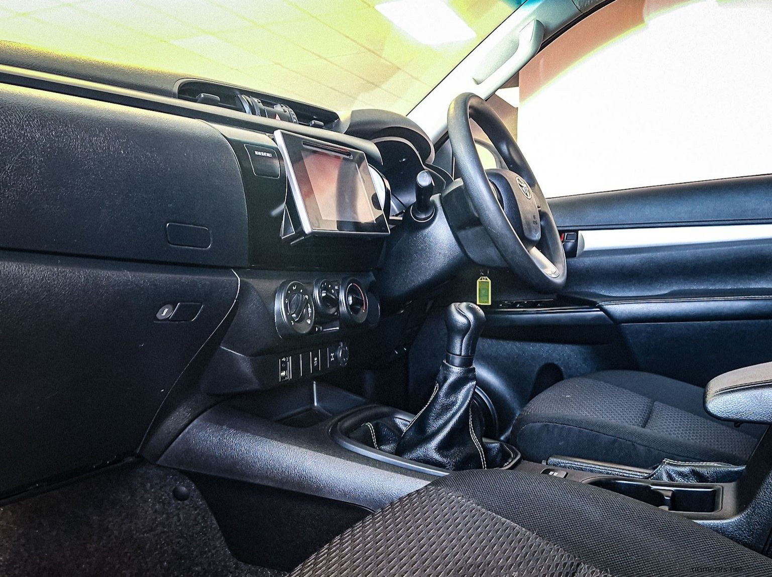 2019 Toyota Hilux 2.4 GD6 SRX RB MT 2x4 pictures