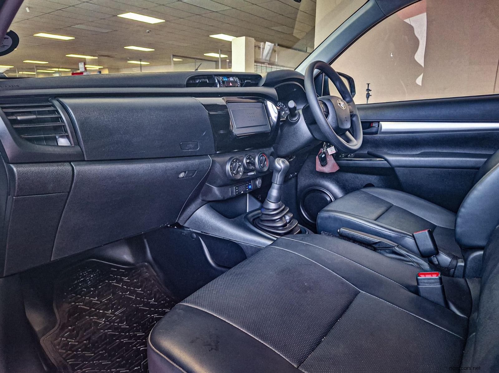 2024 Toyota Hilux SC 2.4GD 2x4 MT pictures