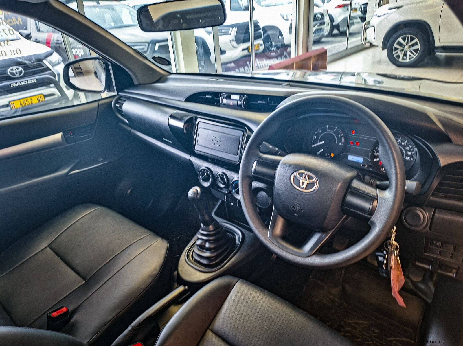 2024 Toyota Hilux SC 2.4GD 2x4 MT pictures