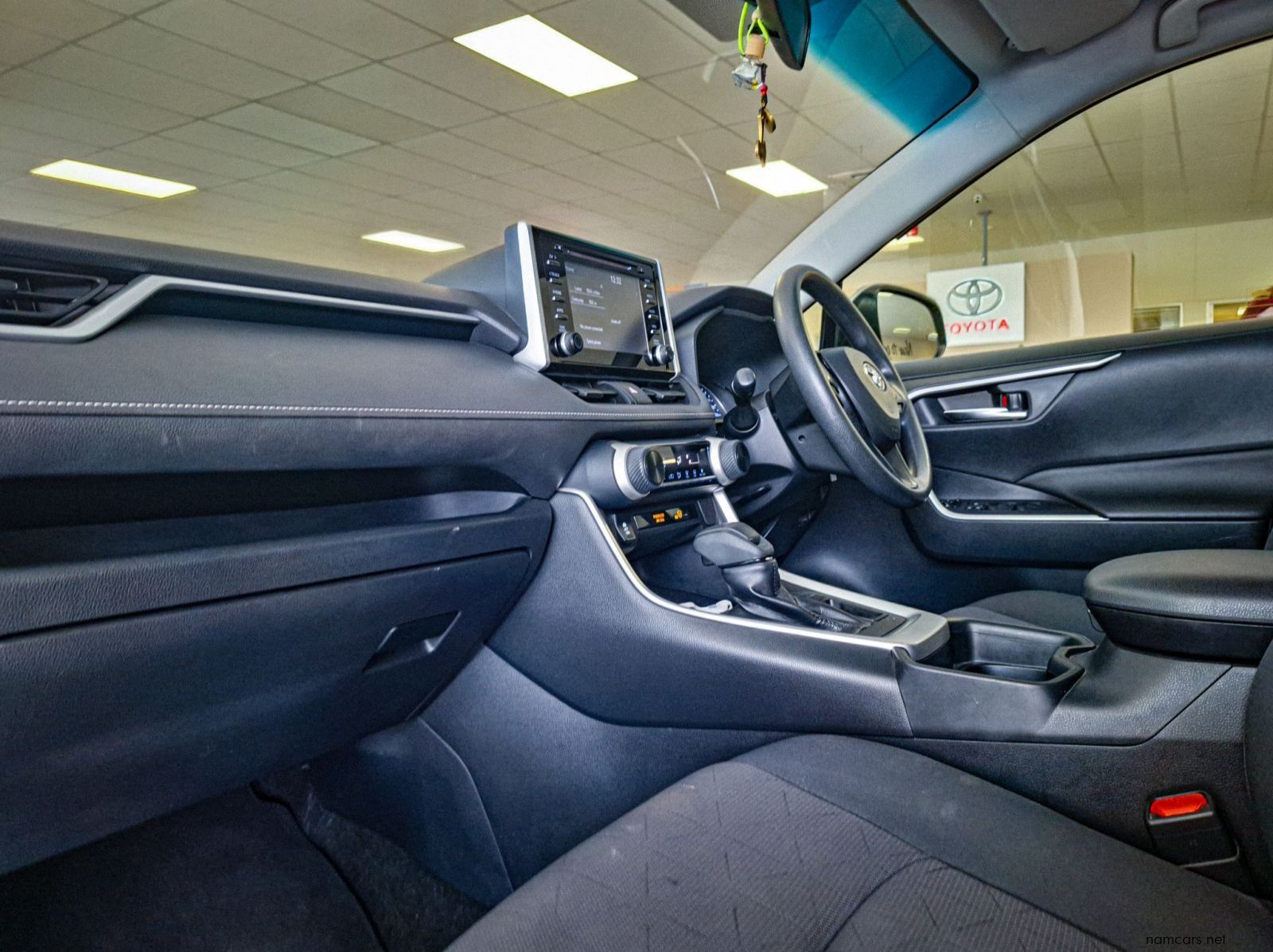 2019 Toyota RAV4 GX CVT pictures