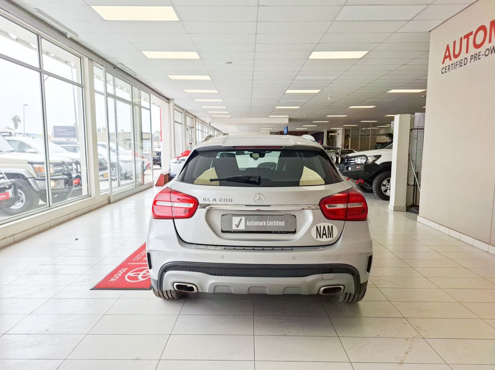 2015 Mercedes-Benz GLA 200 pictures