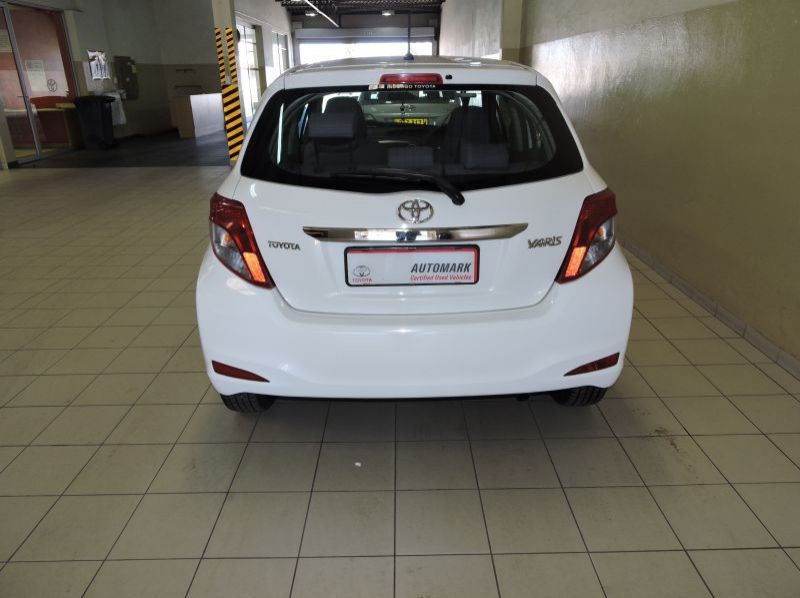 2015 Toyota YARIS 1.3XS pictures