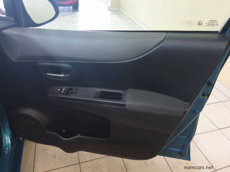 2014 Toyota Yaris 1.3 Xs 5dr 11-14 pictures