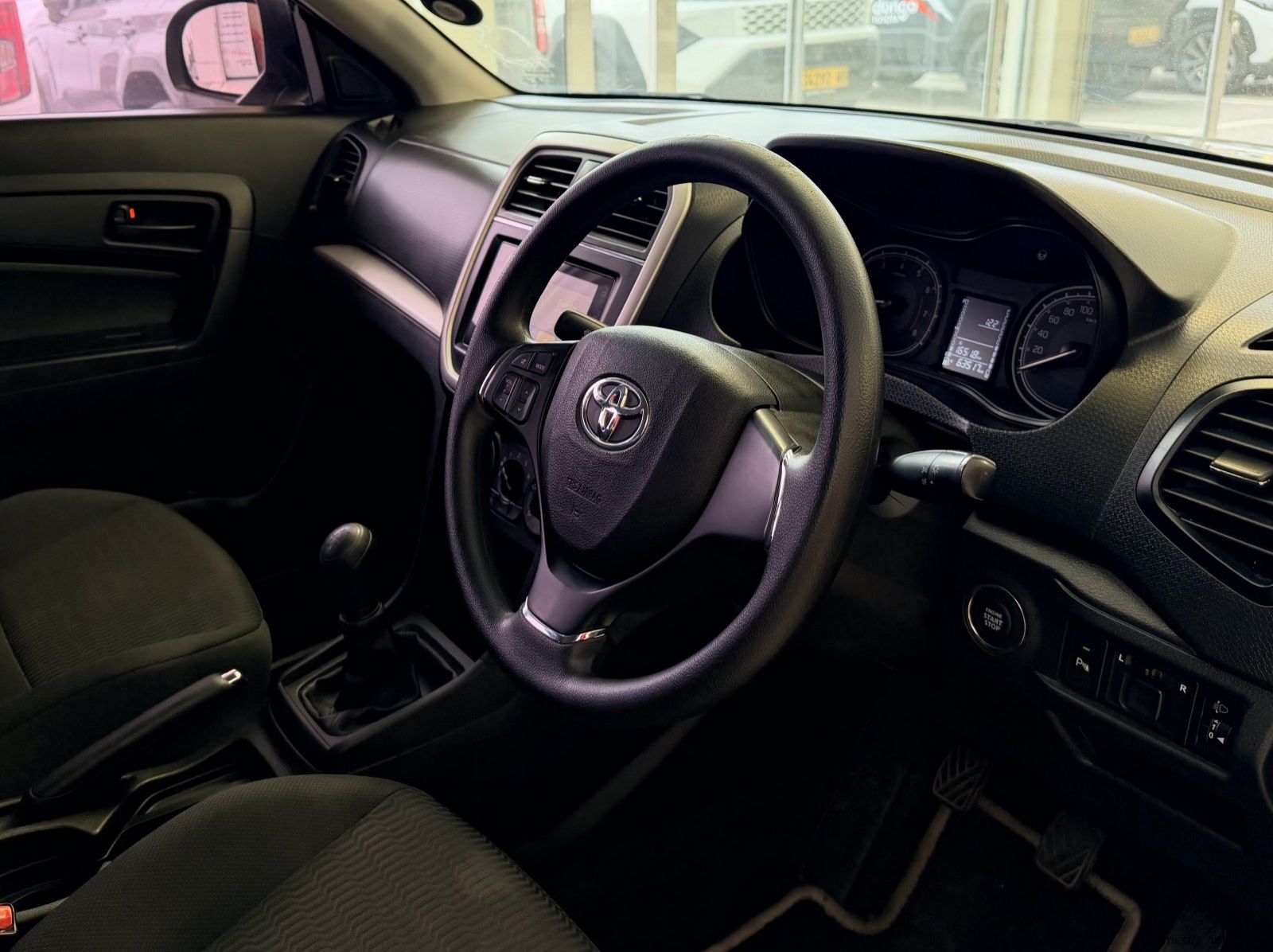 2022 Toyota Urban Cruiser 1.5Xi MT pictures
