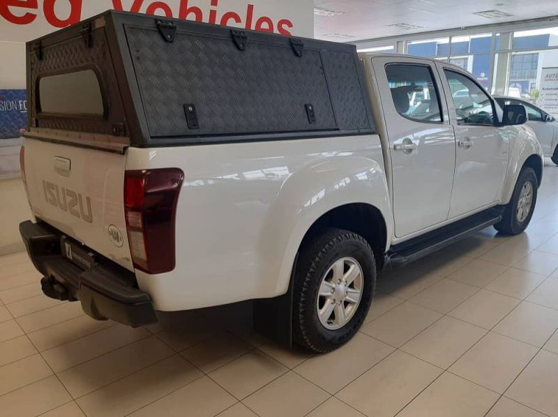 2016 Isuzu KB 240LE 4X4 D/C pictures