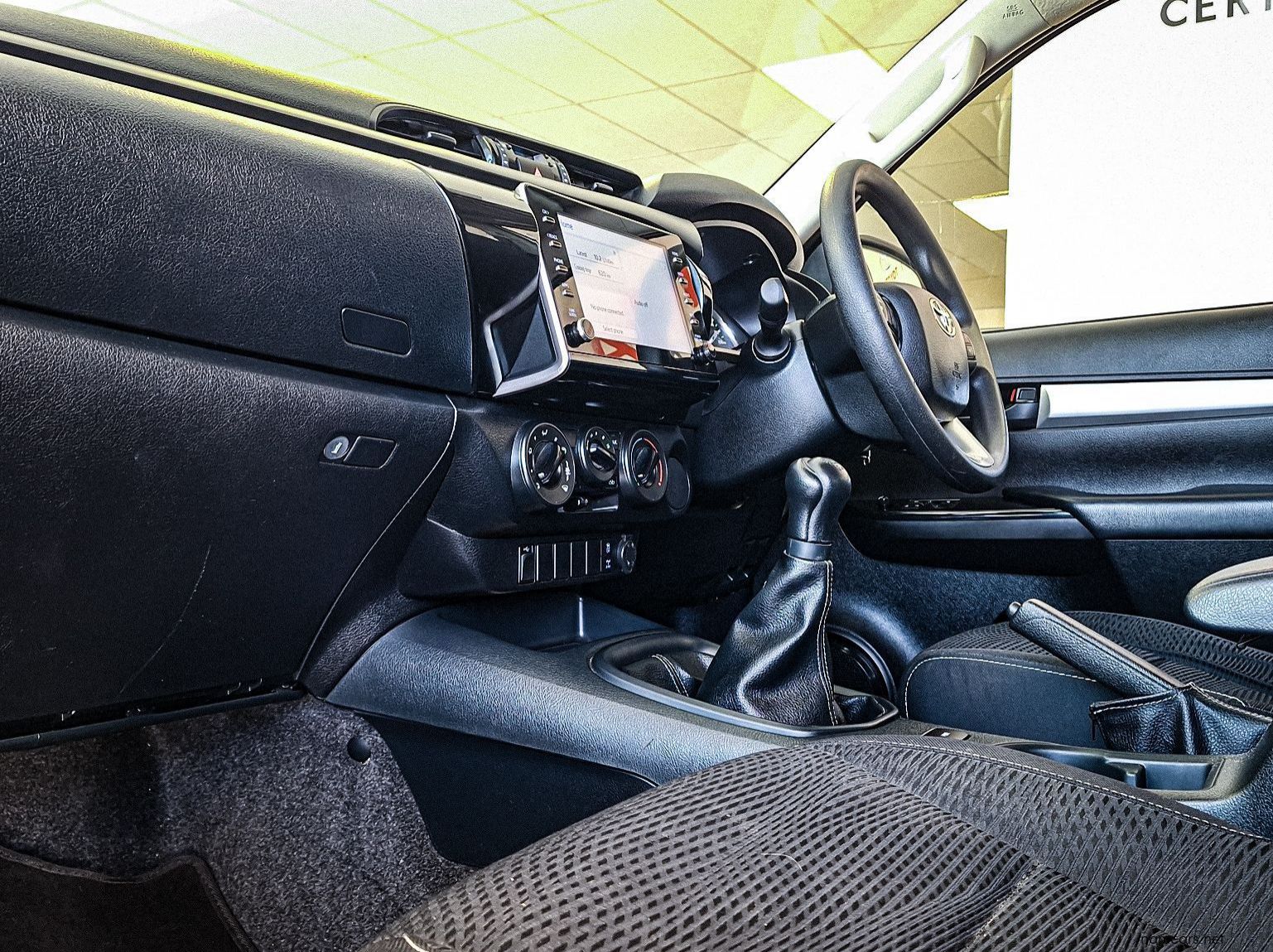 2024 Toyota Hilux Raider E/Cab 2.4 GD6 RB 2x4 MT pictures