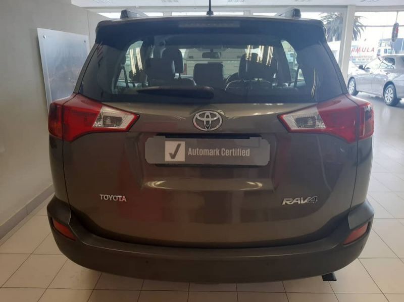 2015 Toyota RAV 4 2.0 GX 2WD pictures