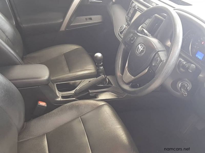 2015 Toyota RAV 4 2.0 GX 2WD pictures