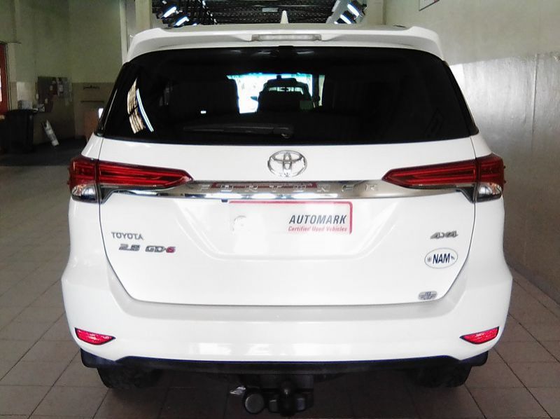 2016 Toyota Fortuner 2.8 GD-6 A/T 4x4 pictures