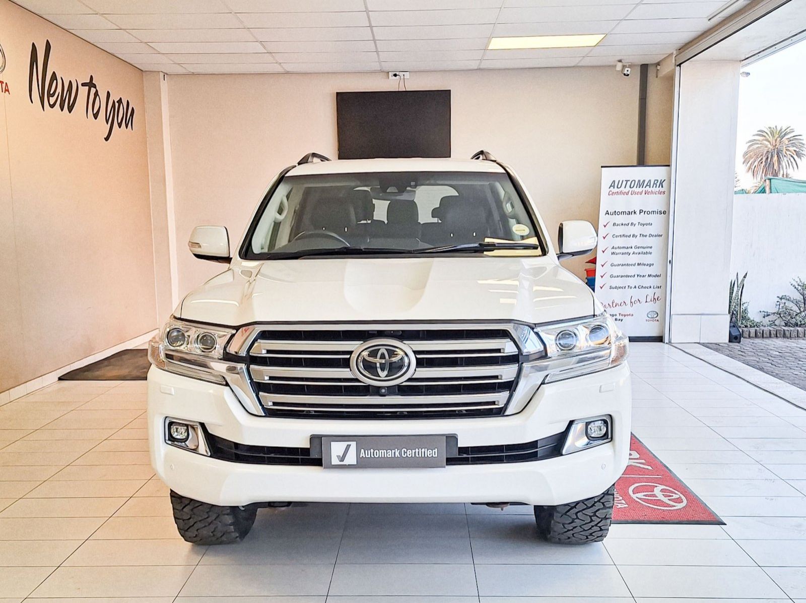 2018 Toyota Land Cruiser 200 4.5D V8 AT pictures