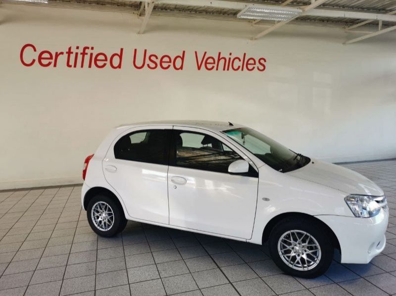 2014 Toyota TOYOTA ETIOS 1.5 XS HB pictures