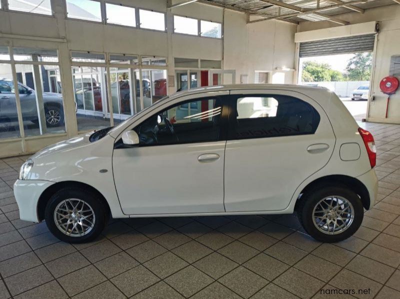 2014 Toyota TOYOTA ETIOS 1.5 XS HB pictures