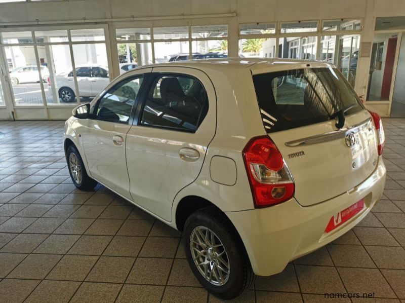 2014 Toyota TOYOTA ETIOS 1.5 XS HB pictures