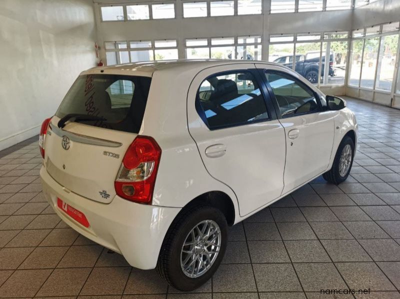 2014 Toyota TOYOTA ETIOS 1.5 XS HB pictures