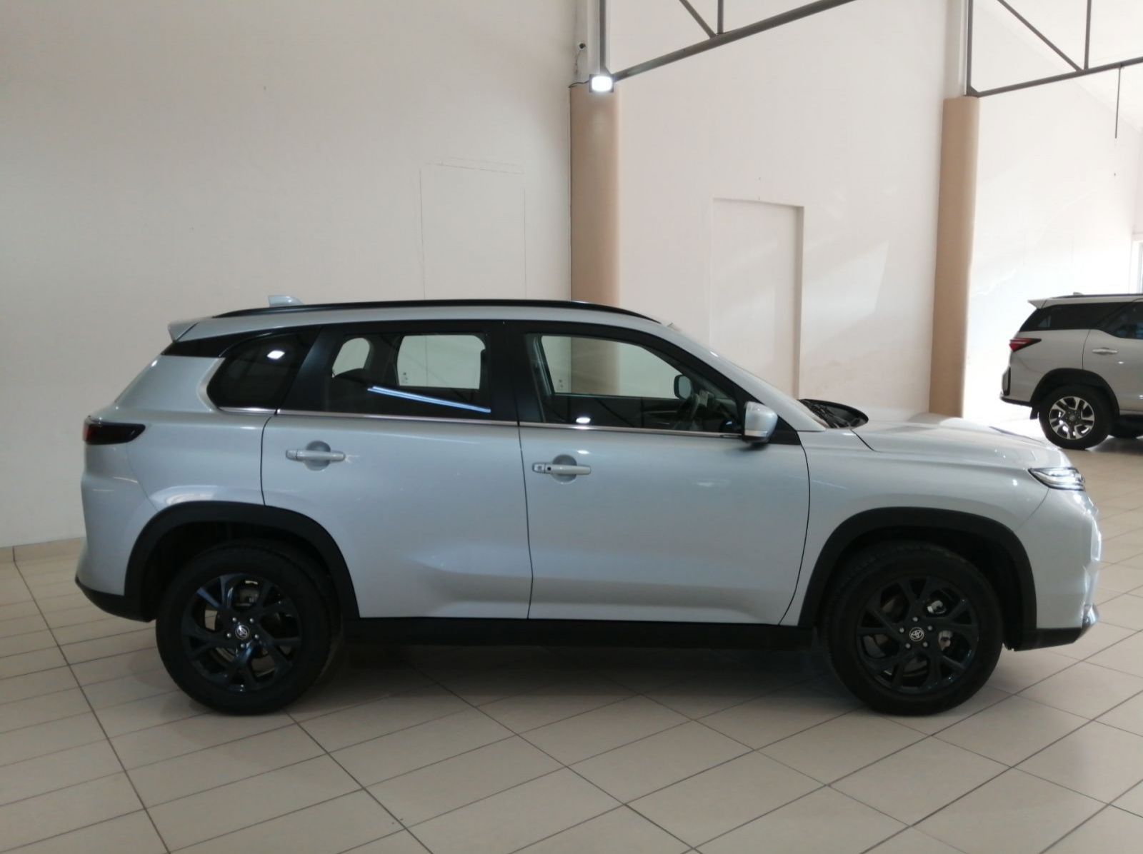 2024 Toyota Urban Cruiser  XR A/T pictures