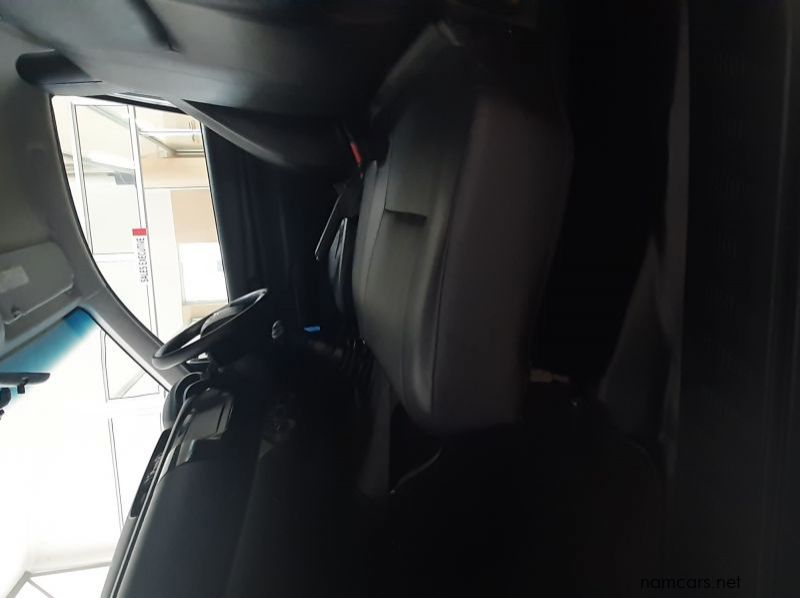 2016 Toyota Hilux S/C 2.4 low Raider 5Mt A/c pictures