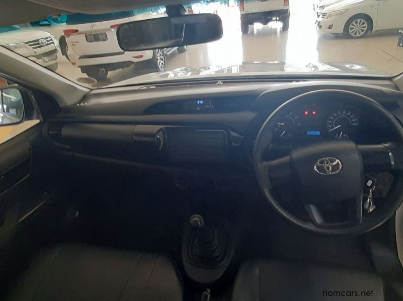2016 Toyota Hilux S/C 2.4 low Raider 5Mt A/c pictures