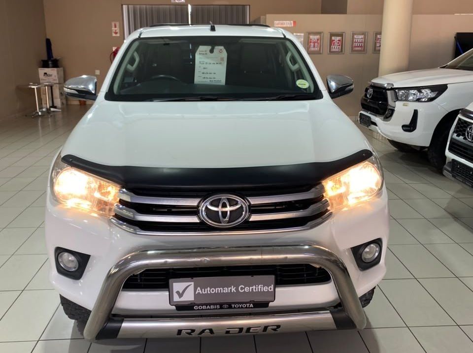 2017 Toyota Hilux 2.8 D/C A/T 4x4 pictures