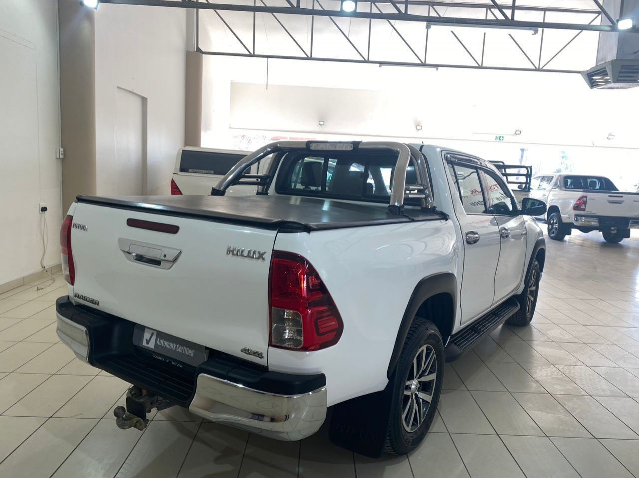 2019 Toyota Hilux 2.8 4x4 D/C Raider AT pictures