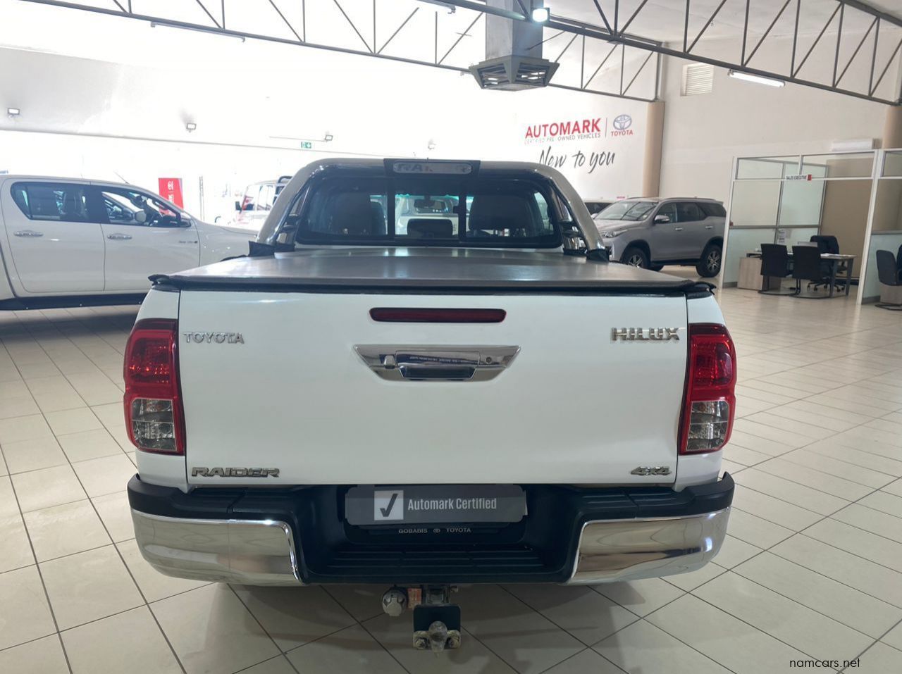 2019 Toyota Hilux 2.8 4x4 D/C Raider AT pictures