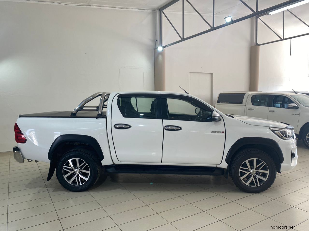 2019 Toyota Hilux 2.8 4x4 D/C Raider AT pictures