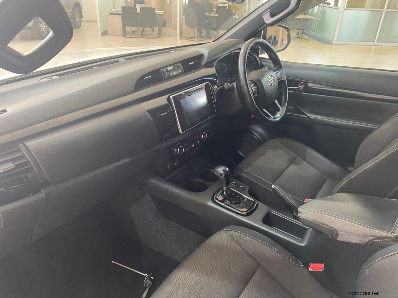 2019 Toyota Hilux 2.8 4x4 D/C Raider AT pictures