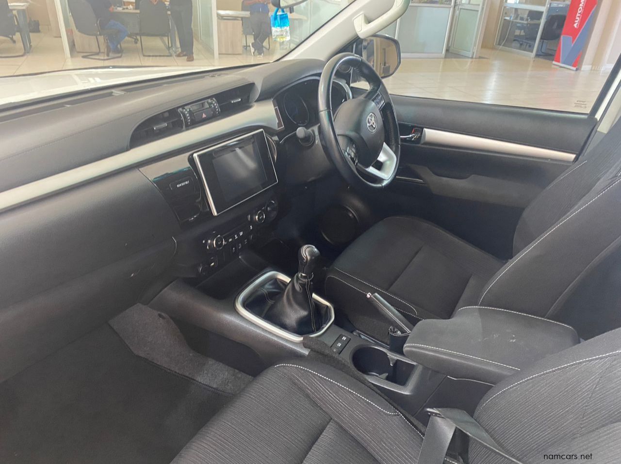 2017 Toyota Hilux 2.8 Rader D/C 4x4 pictures