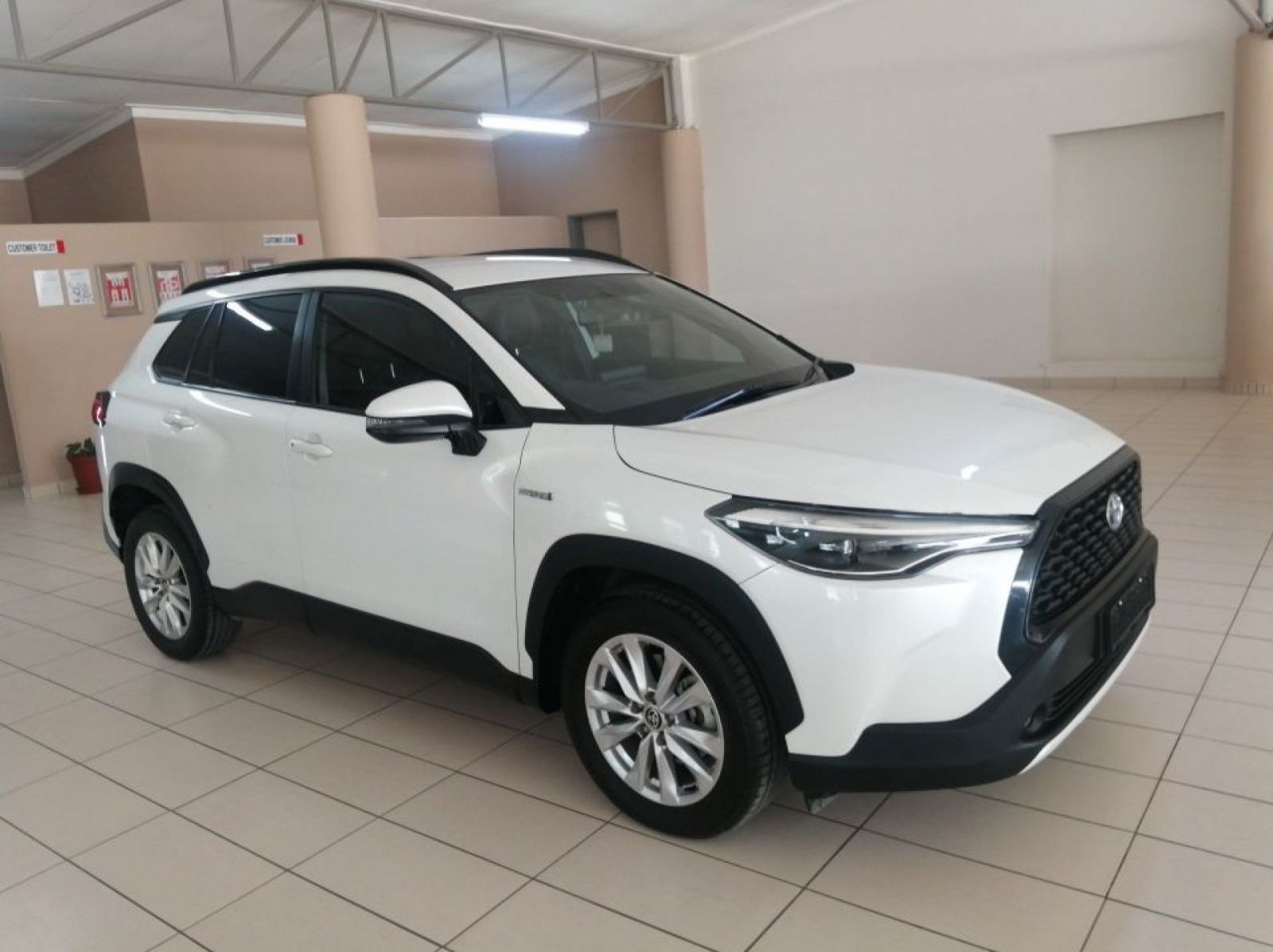 Used Toyota Corolla Cross  1.8 XS CVT HV  for sale in Windhoek, Walvis Bay, Okahandja, Gobabis, Mariental, Otjiwarongo, Ongwediva, Namibia