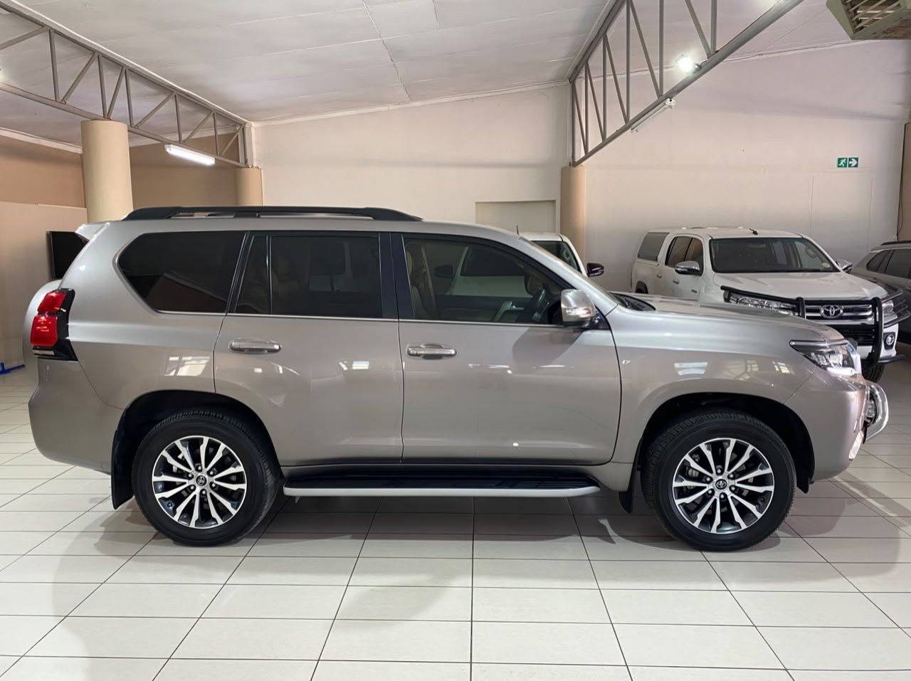 2023 Toyota Land Cruiser Prado pictures