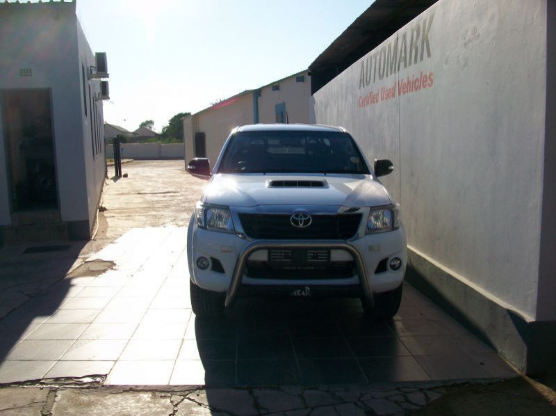 2015 Toyota HILUX DAKAR pictures