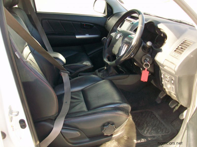 2015 Toyota HILUX DAKAR pictures