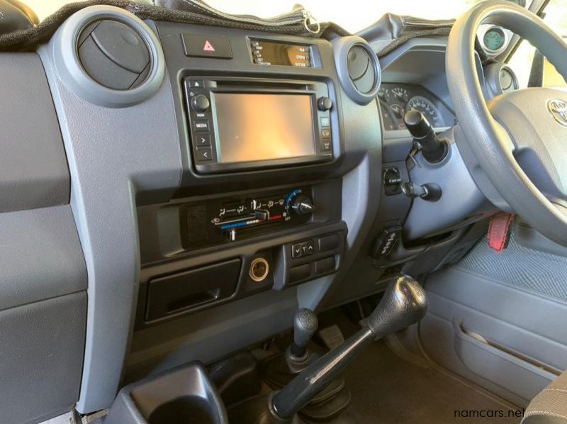 2015 Toyota Land Cruiser 4.5 V8 D/C pictures