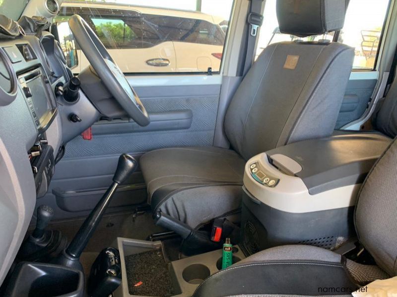 2015 Toyota Land Cruiser 4.5 V8 D/C pictures