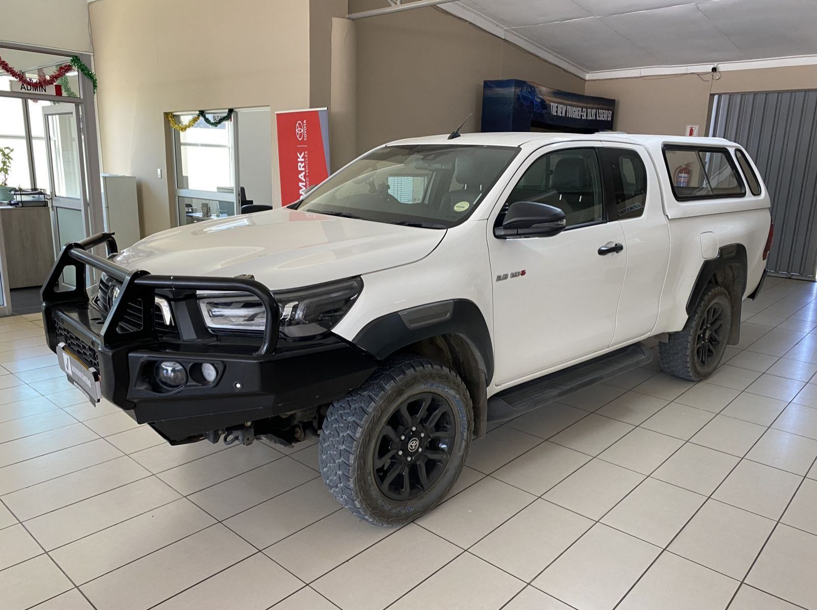 2023 Toyota Hilux 2.8 4x4 E/C Legend AT pictures