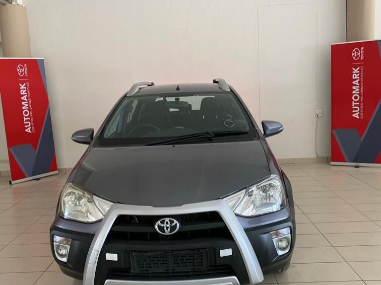 2017 Toyota Etios Hatch  Cross 1.5 Xs HB pictures