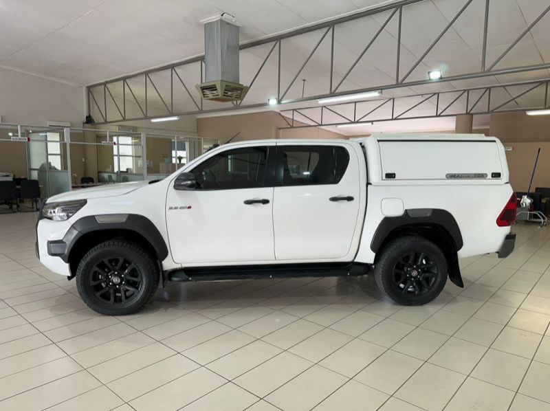 2021 Toyota Hilux 2.8 D/C RB Legend A/T pictures
