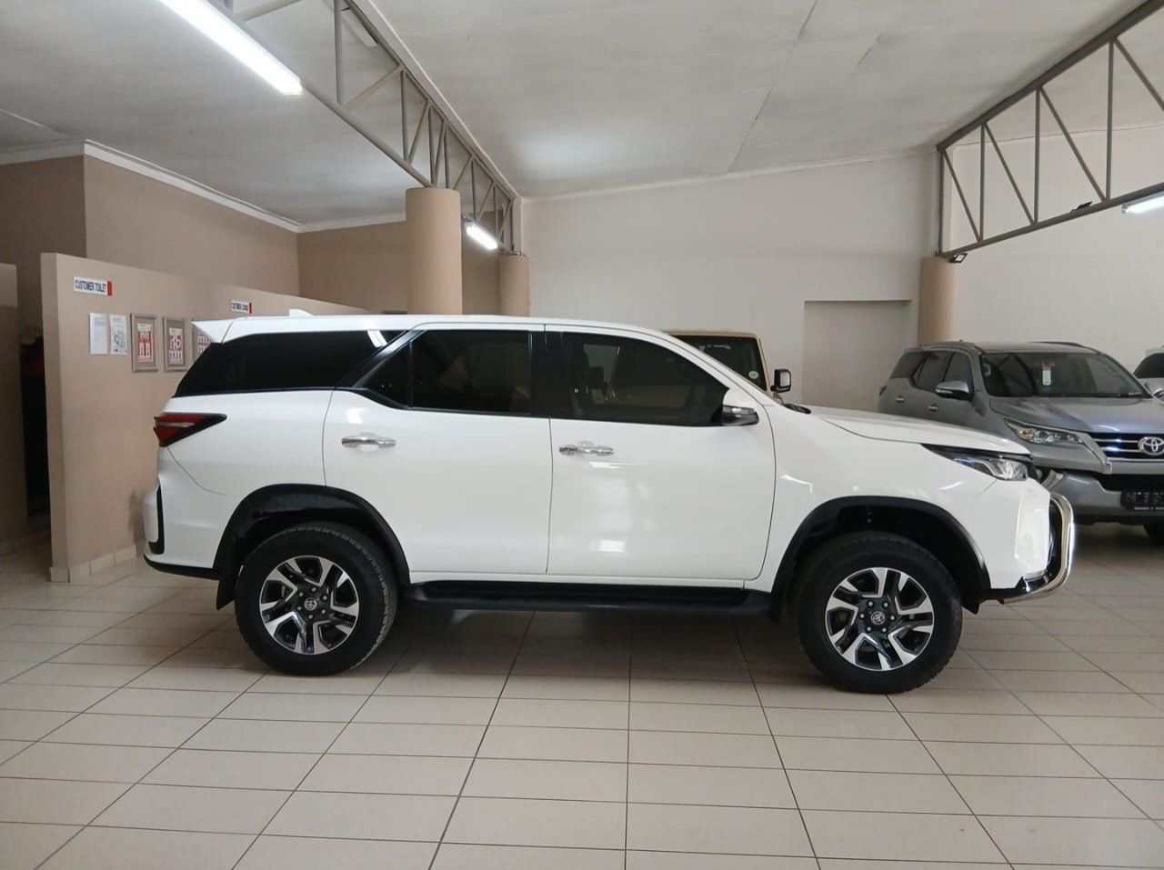 2023 Toyota Fortuner 2.8 4x4 AT pictures