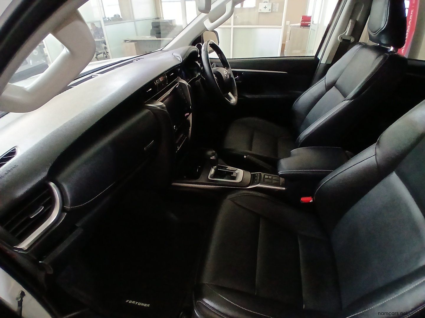 2023 Toyota Fortuner 2.8 4x4 AT pictures
