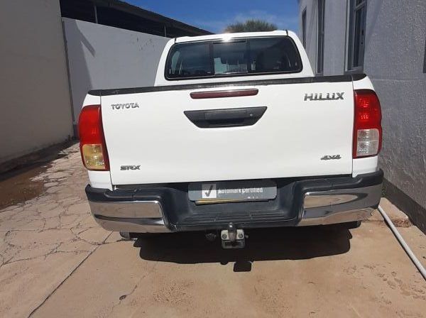 2017 Toyota Hilux D/C 2.4 GD-6 SRX 4x4 MT pictures