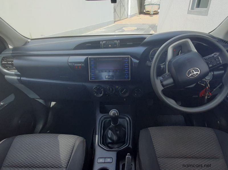 2017 Toyota Hilux D/C 2.4 GD-6 SRX 4x4 MT pictures