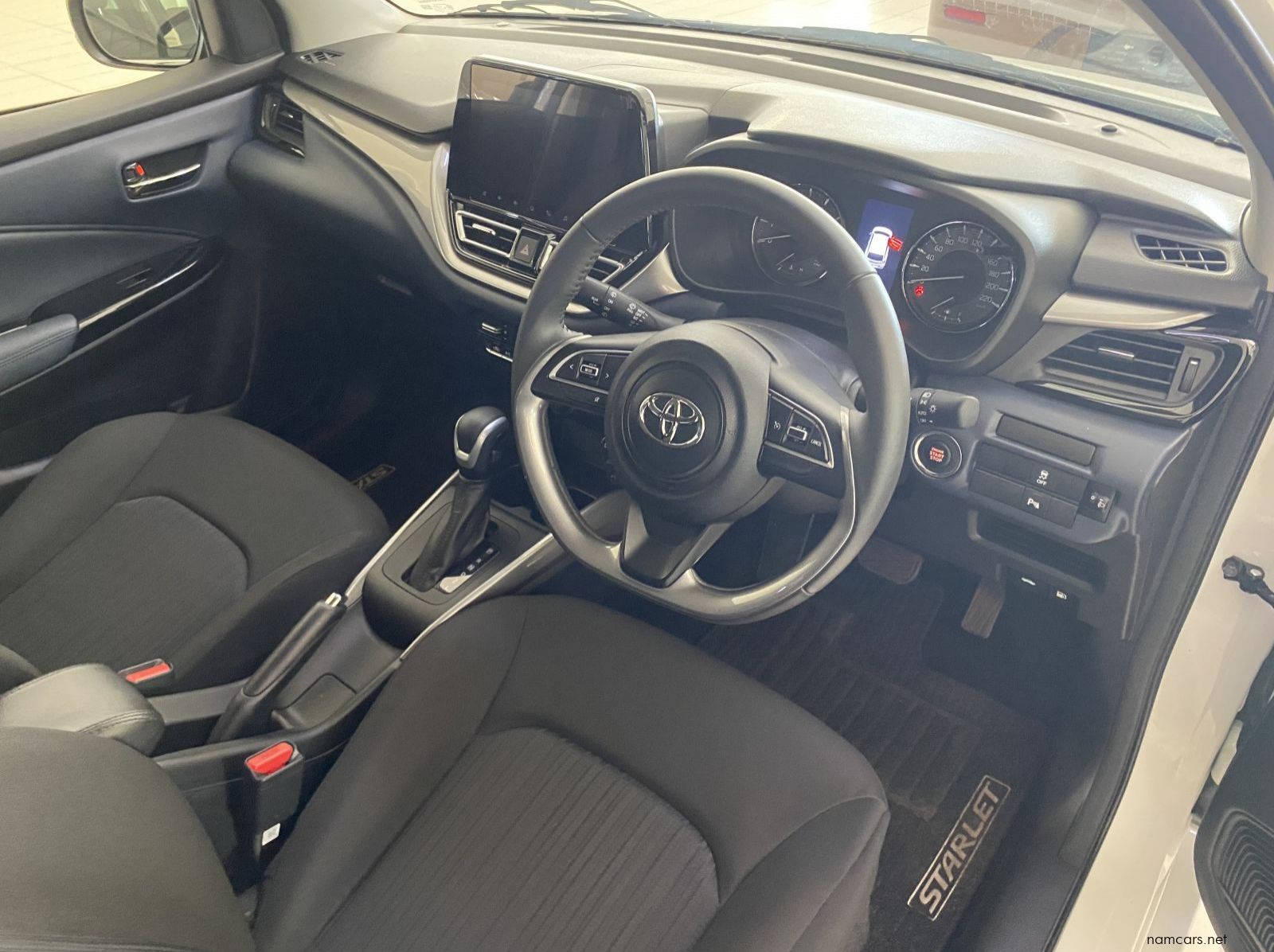 2025 Toyota starlet 1.5 AT pictures