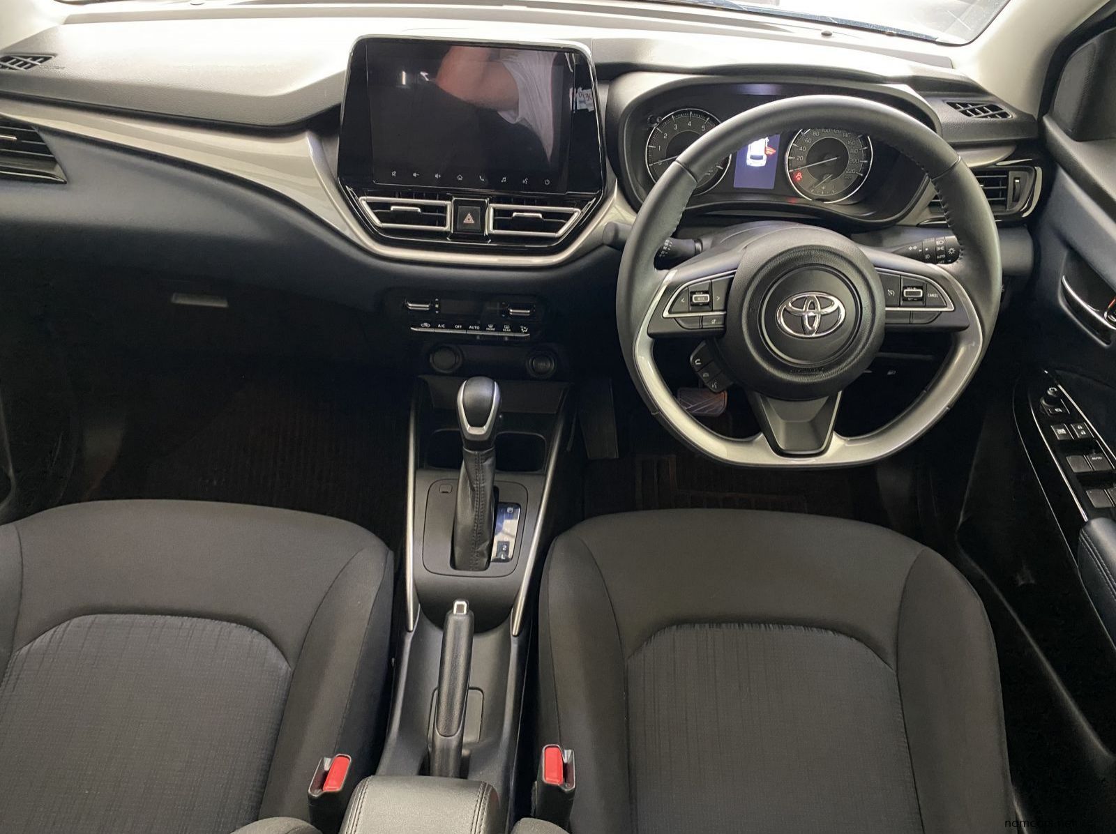 2025 Toyota starlet 1.5 AT pictures